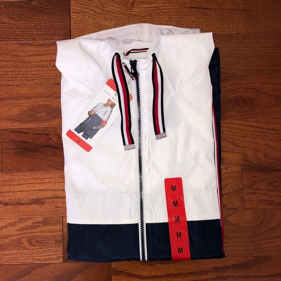 SOLD!!🎉 HOST PICK!🤗Tommy Hilfiger Windbreaker - Picture 9 of 12